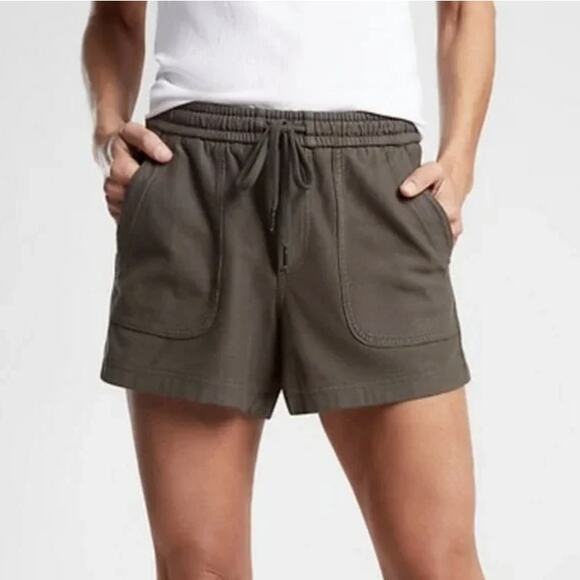 NEW Athleta Women's Farallon Shorts Cypress Green Stretchy 16 Active Utility - Picture 1 of 7